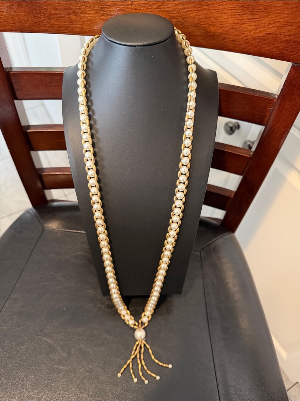 30” vintage pearl and gold tassel necklace like new great condition unsigned
